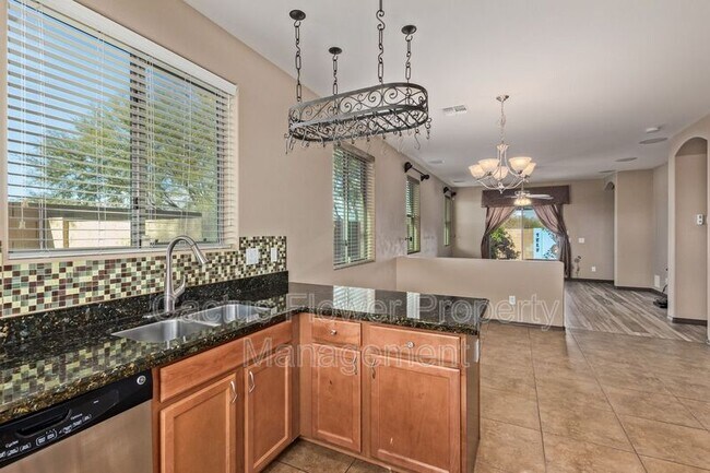 Building Photo - 2624 W Beautiful Ln