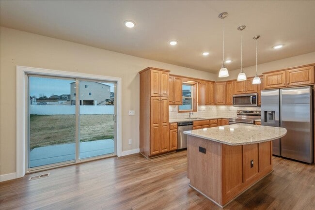 Building Photo - Modern, spacious, and move-in ready—this is the rental you’ve been waiting for!