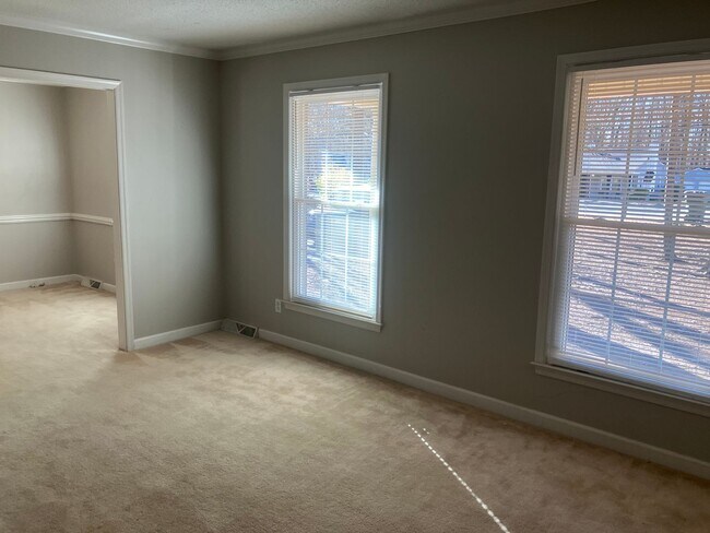 Building Photo - 1018 Jefferson Rd