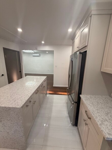 kitchen - 15520 Killarney St