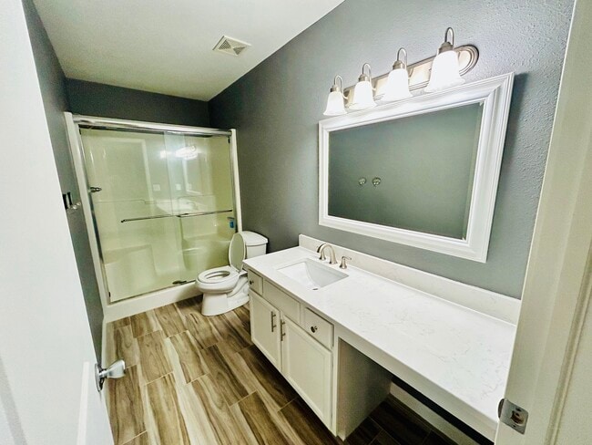 Building Photo - 5768 Buchanan Ave SW