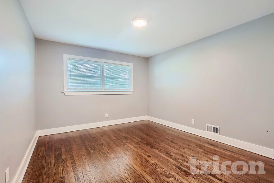 Building Photo - 2241 Wallingford Dr