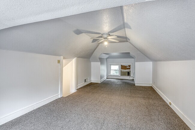 4th bed room - 3rd floor - 4333 Charlotte St