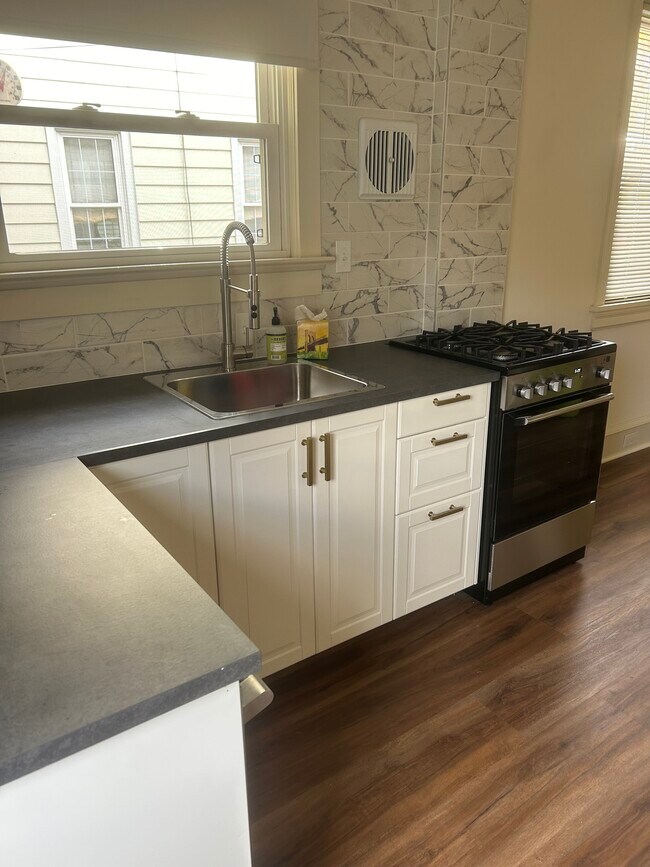 Building Photo - 309 Belmont Ave