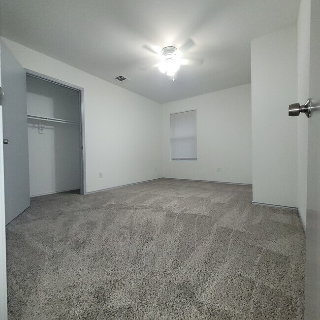 Building Photo - 200 Alpine Dr