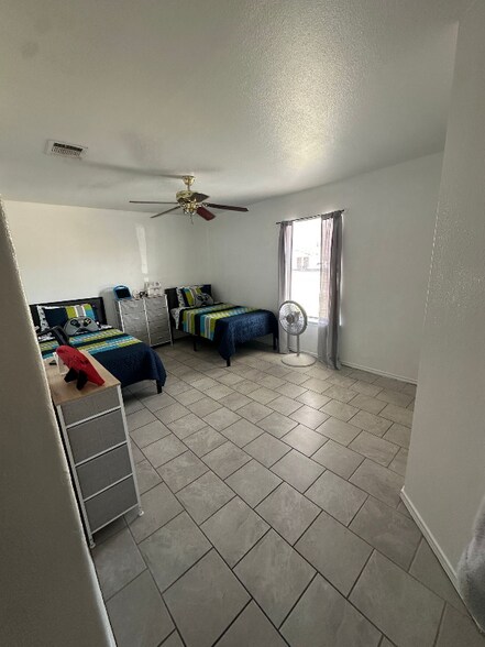 Building Photo - 7643 Oak Chase