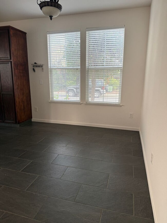 Building Photo - 3 Bedroom, 3.