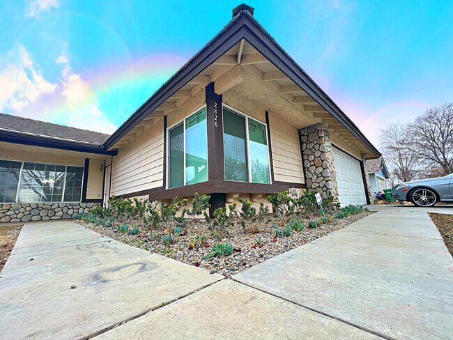Building Photo - 2826 San Ramon Dr