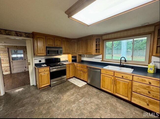 Building Photo - 200 E Glendora Dr