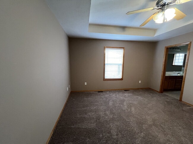 Building Photo - 3BR / 2BA  - with Fenced in backyard