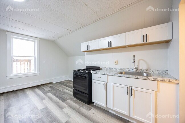 Building Photo - 3 Lyman St