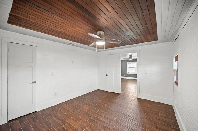 Building Photo - 24663 Chestnut St