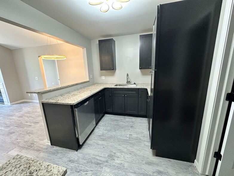 Building Photo - 52099 Heatherstone Ave