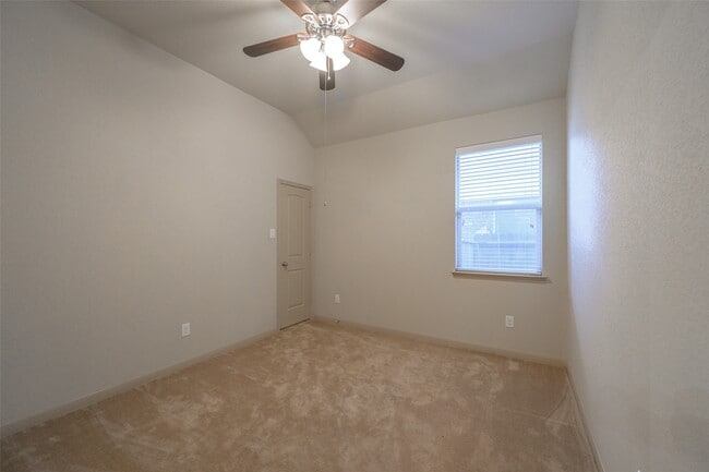Building Photo - 12805 Shady Springs Dr