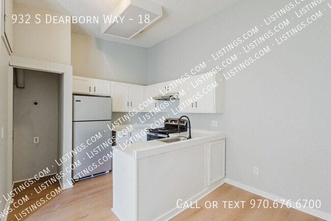 Building Photo - 932 S Dearborn Way