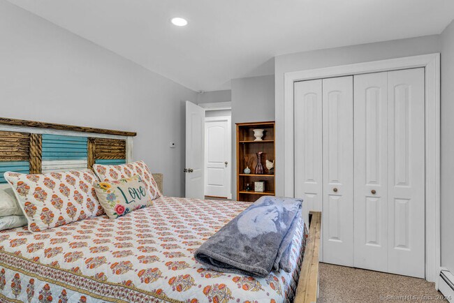 Building Photo - 32 Twin Bridge Rd