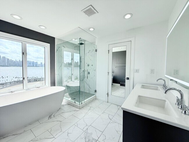 Building Photo - 17A Riverview Cir