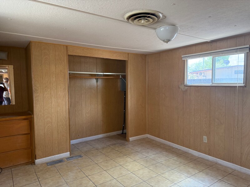 Building Photo - 1217 W Garnette St