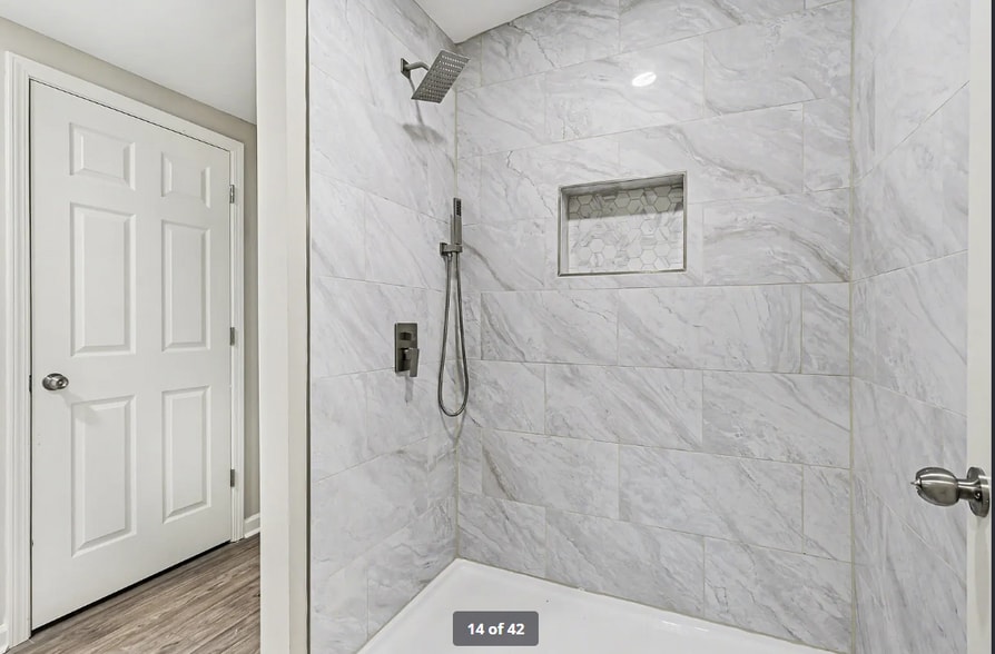 Building Photo - 5050 Park Creek Dr