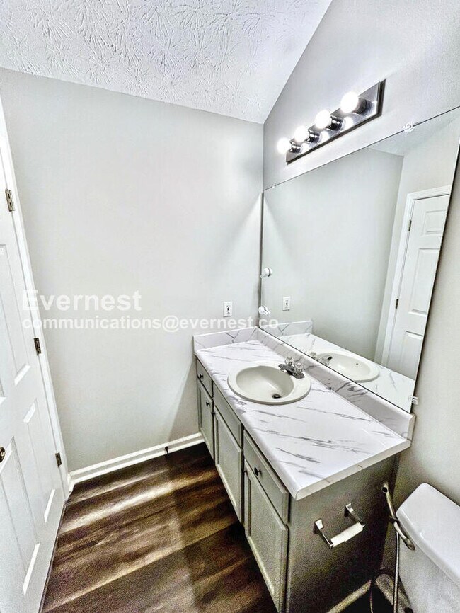 Building Photo - 3-Bedroom Home with Garage / Pet-Friendly ...