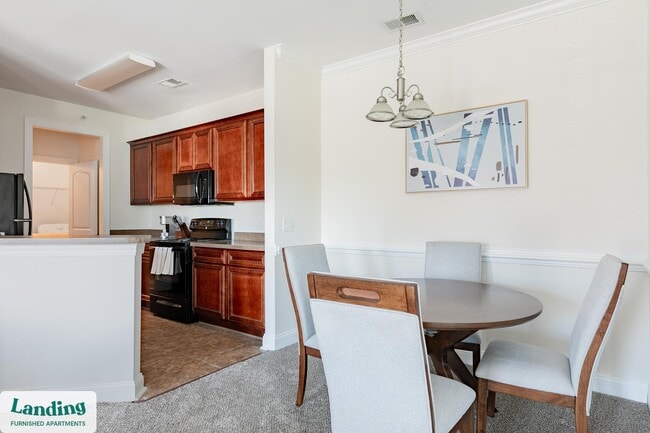 Building Photo - 2118 Silvercrest Dr