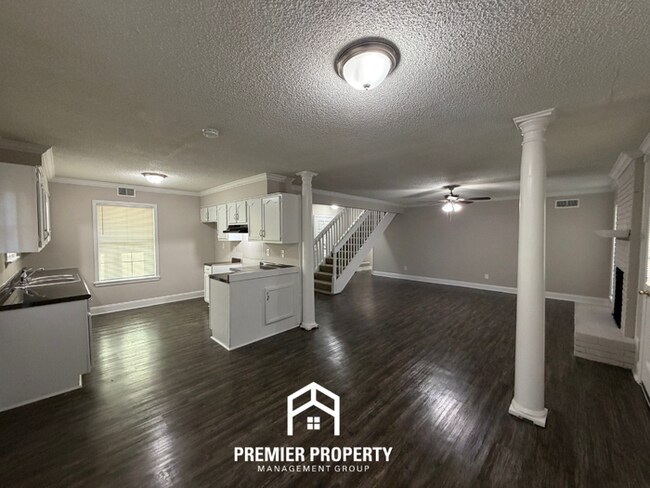 Building Photo - 3875 Earlynn Dr