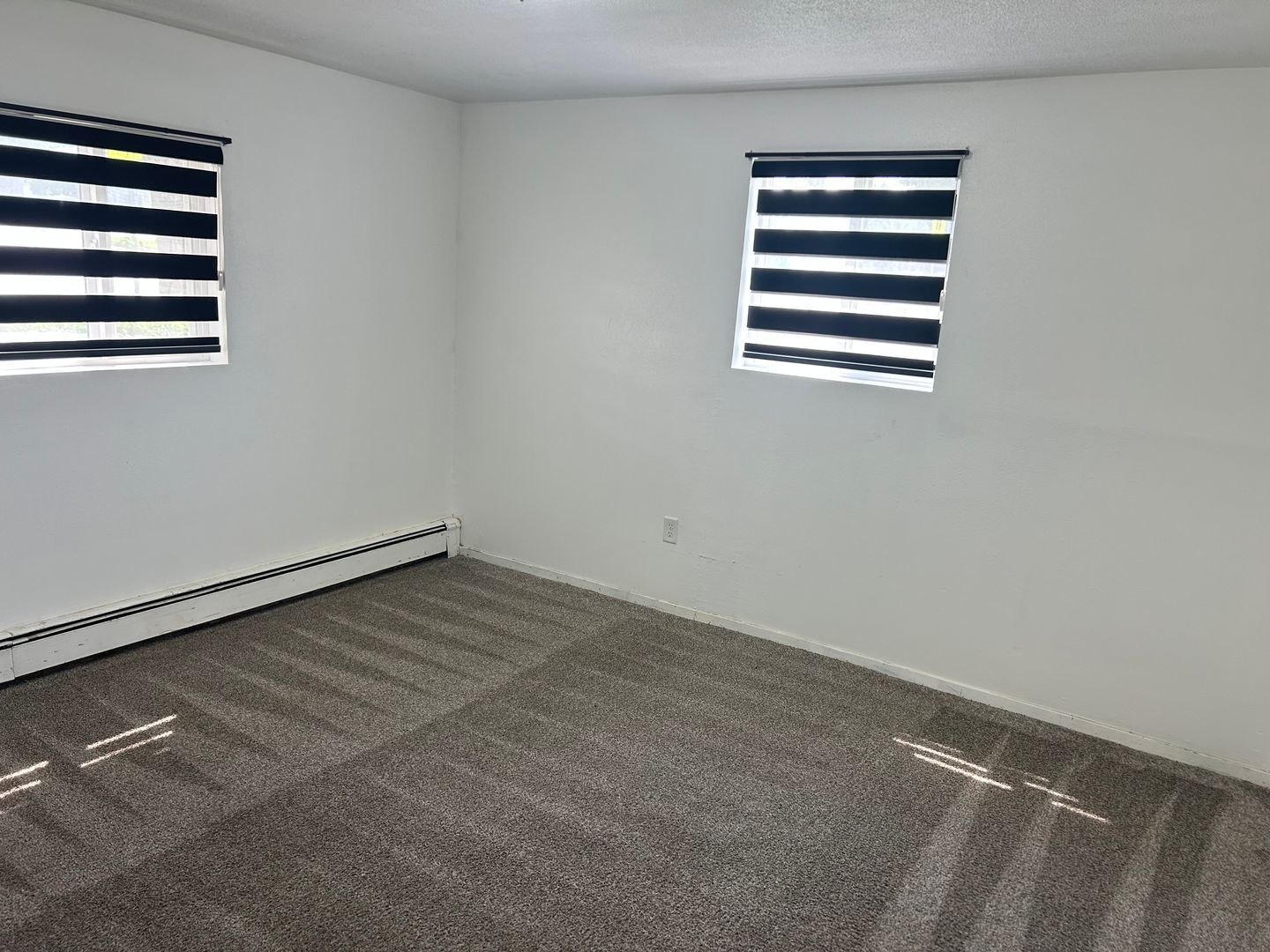 Building Photo - 1720 E 12th St