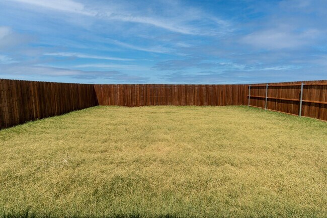 Building Photo - 572 Ruthye Ln