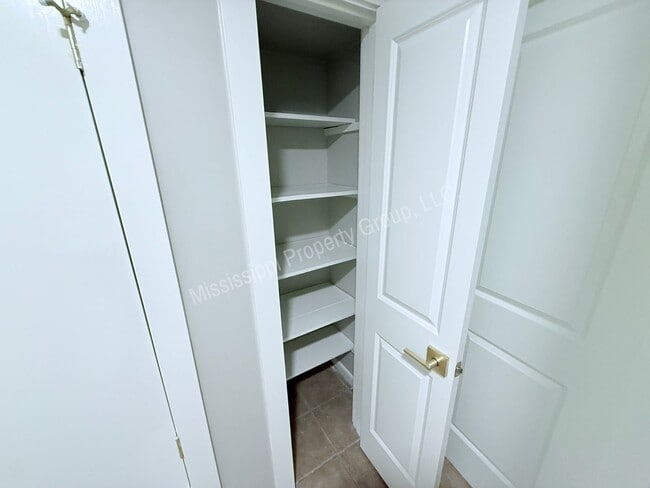 Building Photo - Renovated 2BR/1BA For Rent