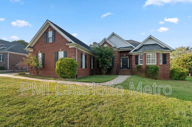 Primary Photo - 5916 Meadowmere Dr