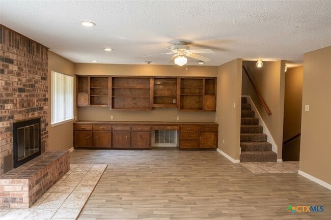 Building Photo - 632 Manning Dr