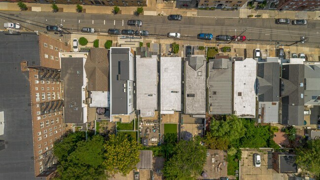 Building Photo - 73 Van Reypen St