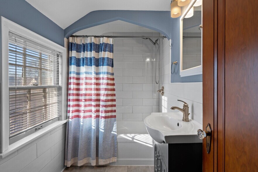 Building Photo - 1109 3rd St NW