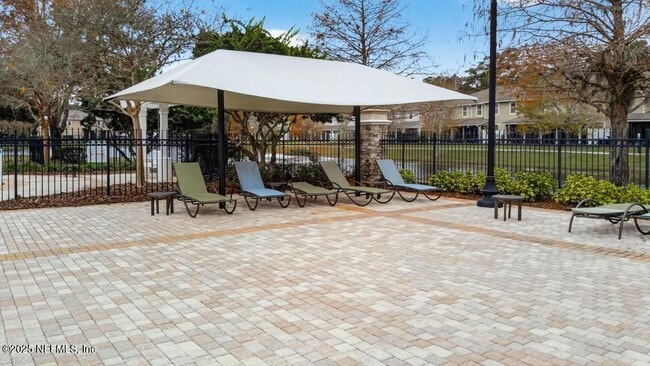 Building Photo - 411 Walnut Dr