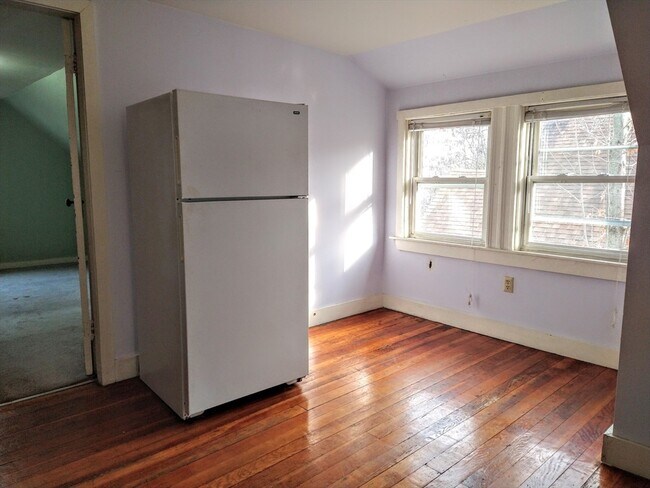 Building Photo - 176 Poplar St