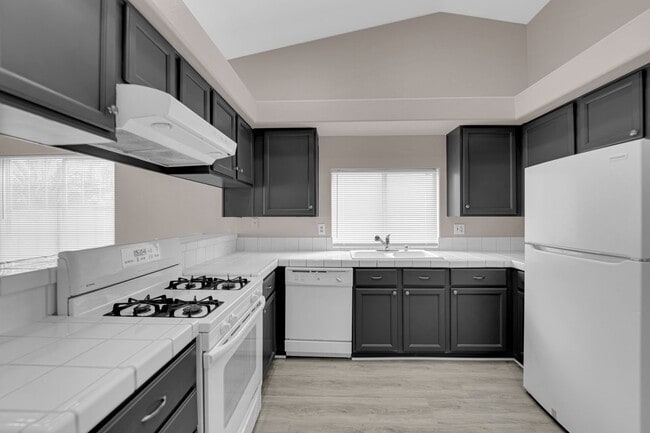 Building Photo - Single Story Guard-Gated Living with Golf Course Access