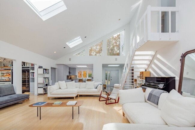 Building Photo - 138 Merchants Path