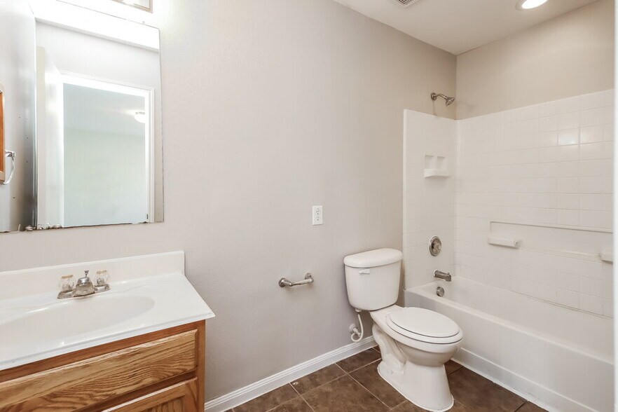 Building Photo - 1810 Skipwood Dr