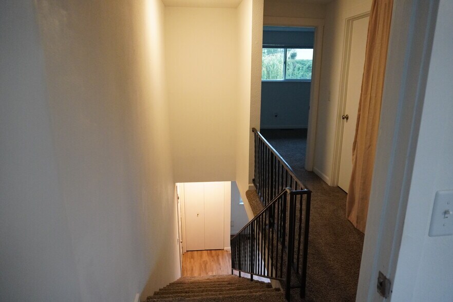 Building Photo - 5635 N 49th St