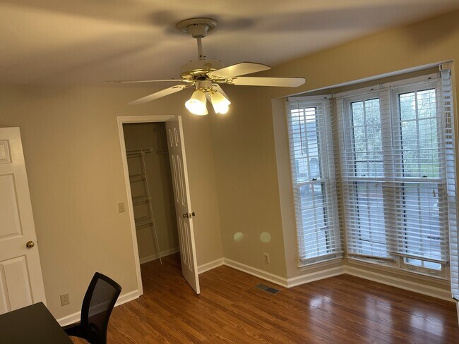 Building Photo - 2629 Blakemore Ave