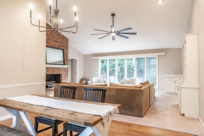 Building Photo - 11 Greenville Ln