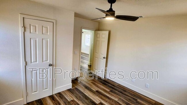Building Photo - 934 N Florence Ave