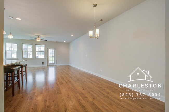 Building Photo - 7824 Montview Rd