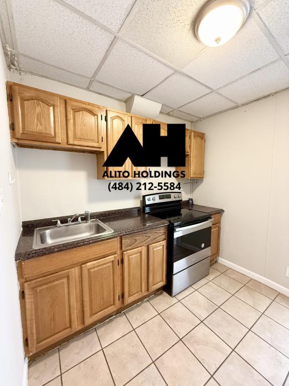 Building Photo - 744 N Ninth St