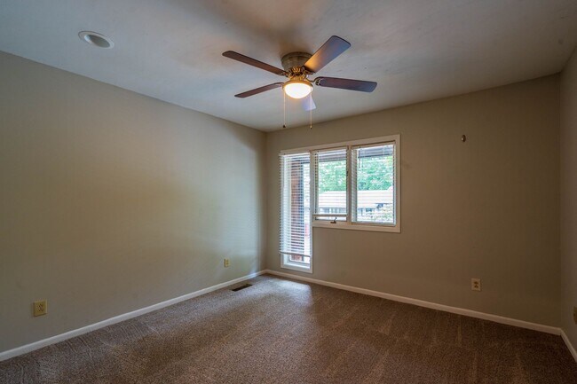 Building Photo - 115 Beechnut St