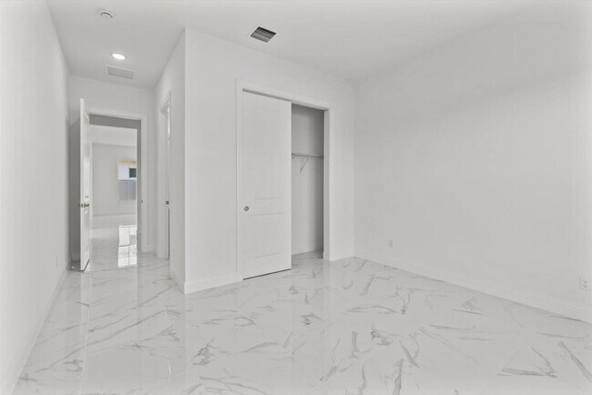 Building Photo - 10264 Field Flower Trl