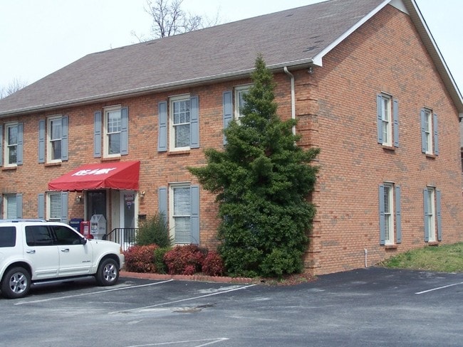 Building Photo - 2414 Memorial Blvd