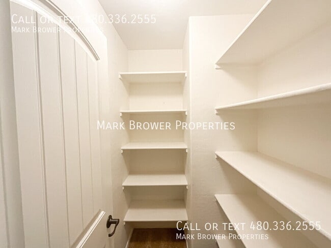 Building Photo - 724 W Dragon Tree Ave