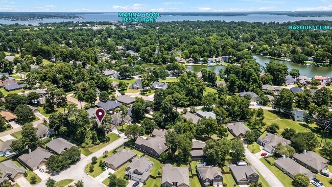 Building Photo - 12714 Lakeshore Dr