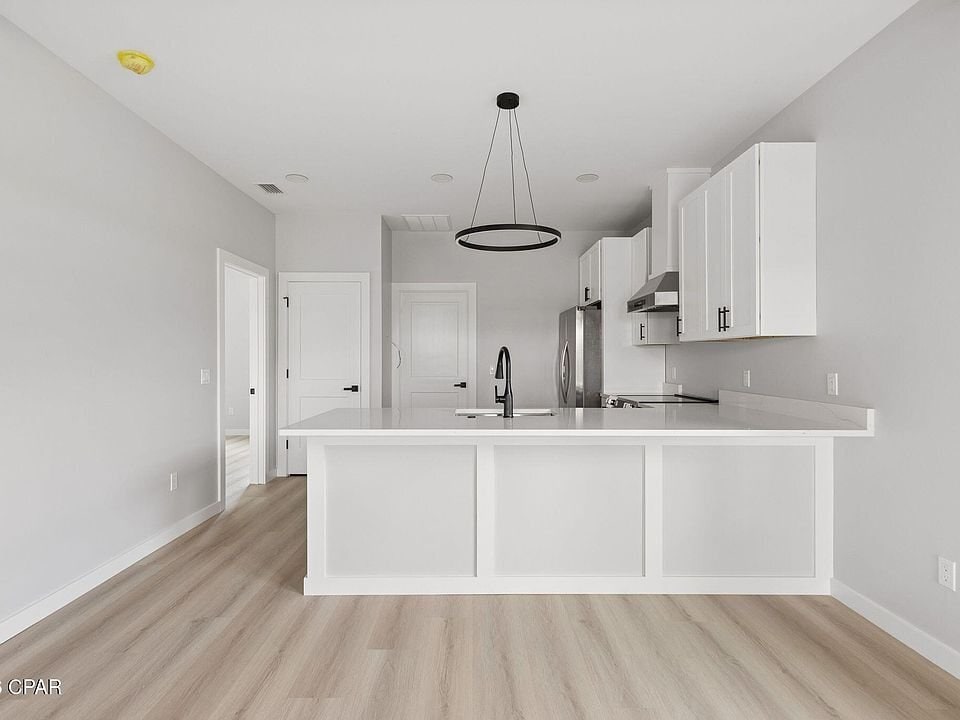 Building Photo - 517 E 8th St